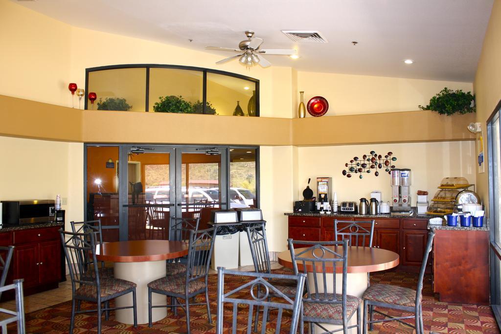 Days Inn By Wyndham Globe Dış mekan fotoğraf