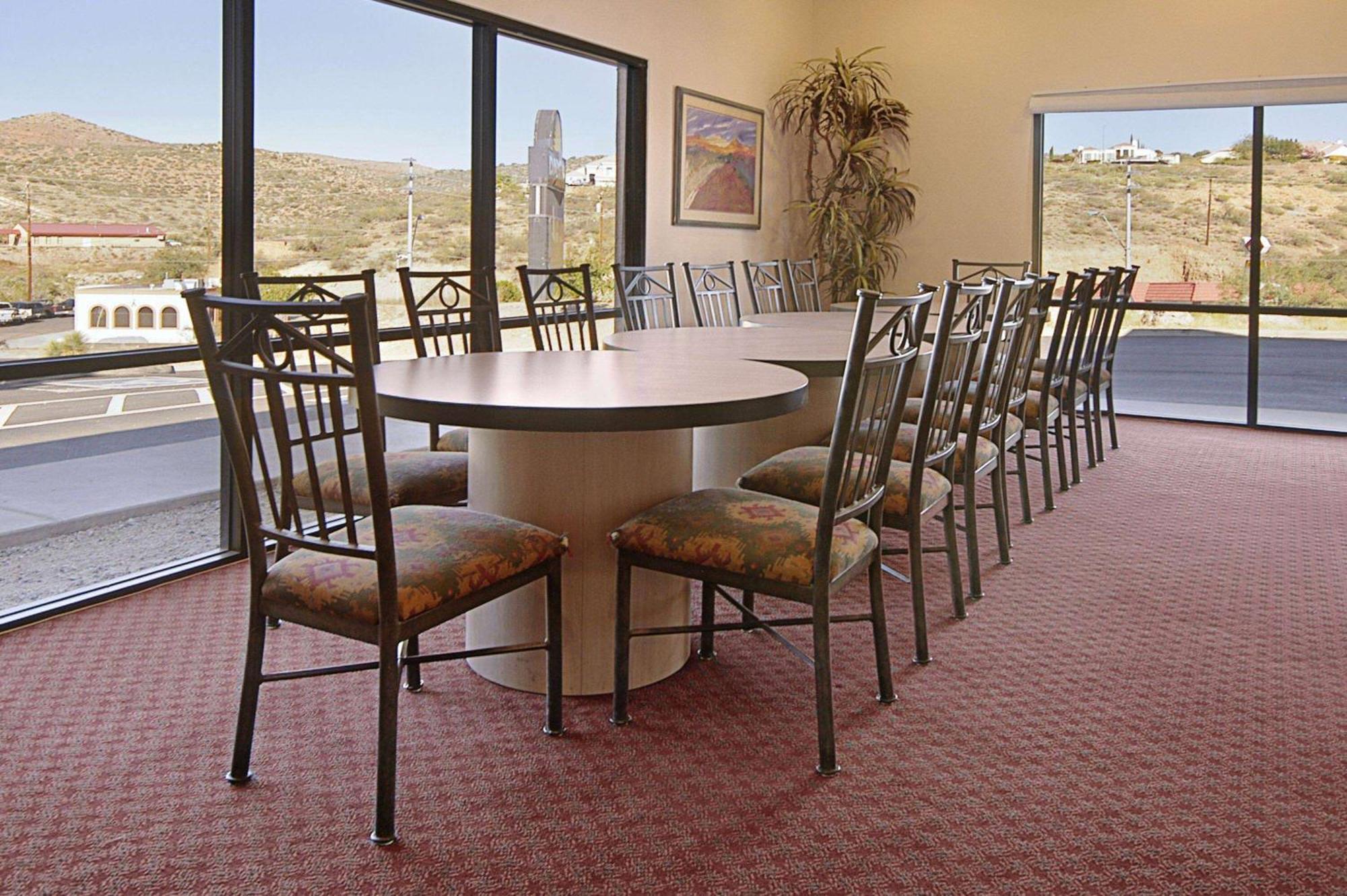 Days Inn By Wyndham Globe Dış mekan fotoğraf