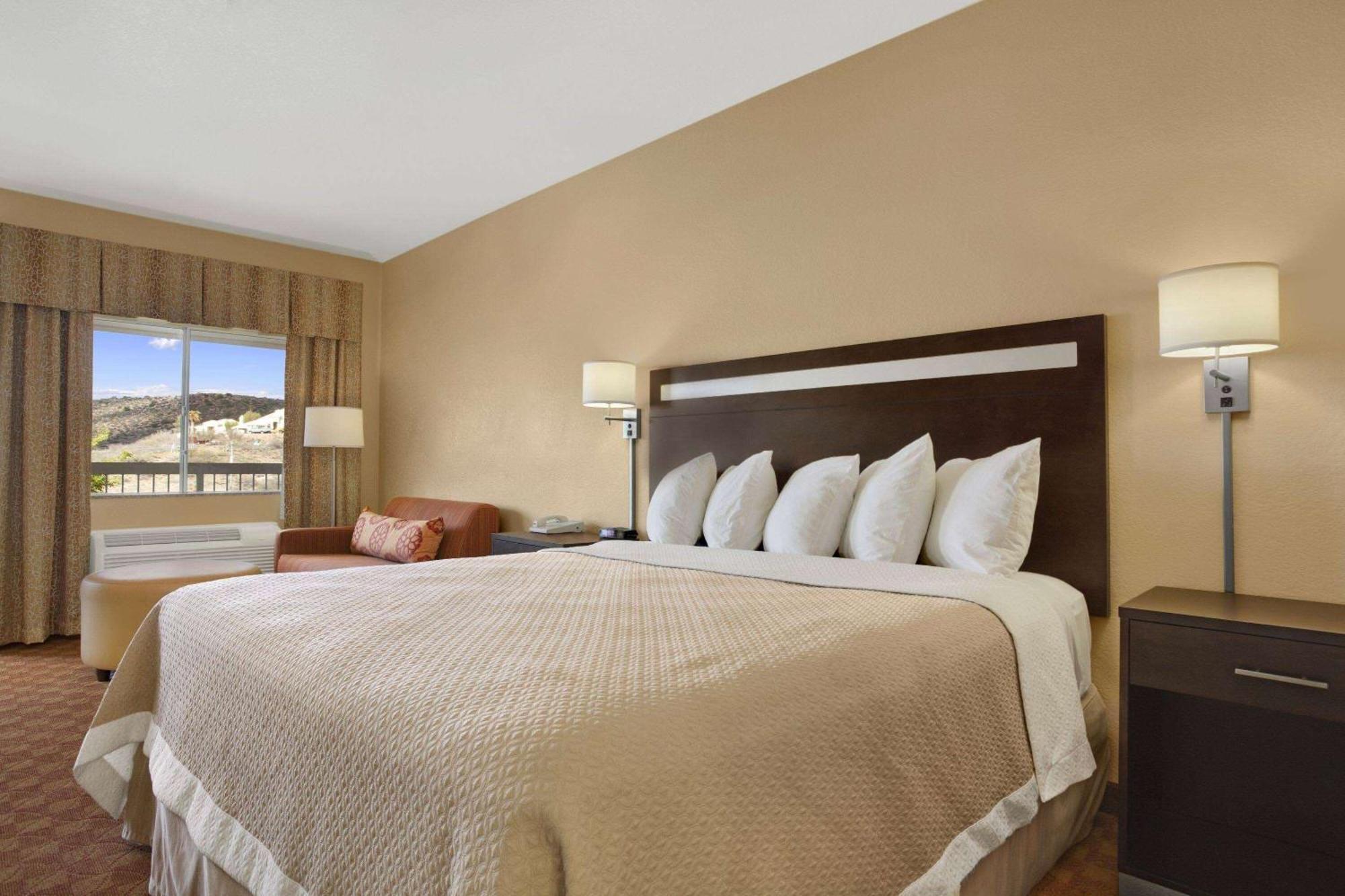 Days Inn By Wyndham Globe Dış mekan fotoğraf